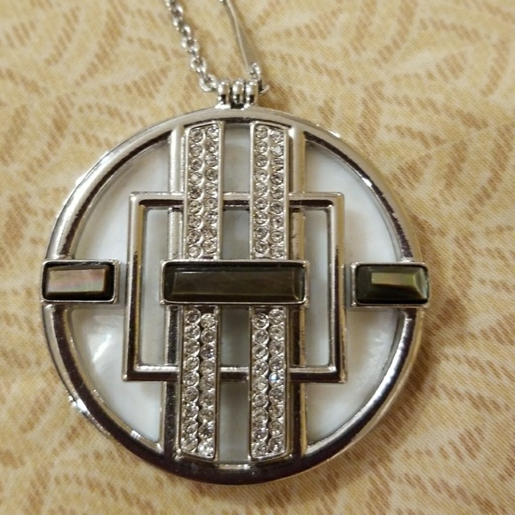 WHBM   Never worn necklace - Picture 2 of 2